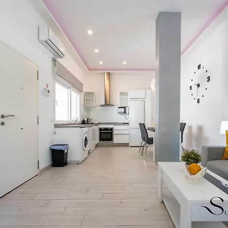Location, 50m From The And Resaurants *