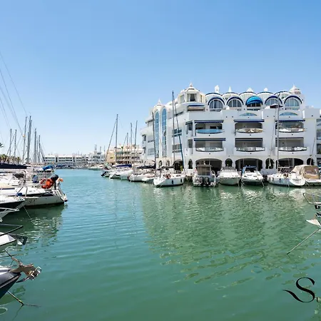 Location, 50m From The And Resaurants *